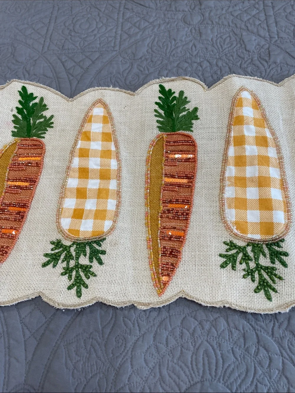 Easter table runner - Picture 4 of 12